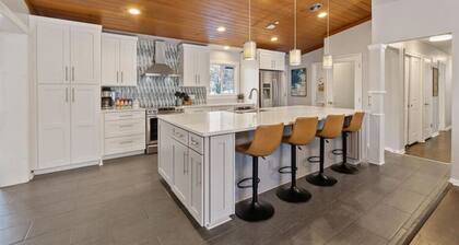 Perfect for groups-Theater & Arcade close to dwtn!