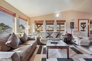 TV, fireplace - Sea Salt - Short walk to Downtown! (Cannon Beach)