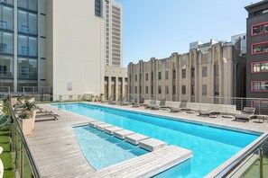 Outdoor pool - Beautiful Central Apartment | Pool | Gym (Cape Town)