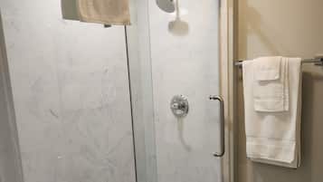 Basic Single Room | Bathroom | Towels