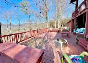 Outdoor dining - Sunset Mountain cabin with barrel sauna, net hammock & massage chair (Ellijay)