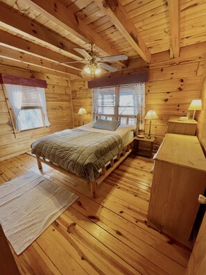 3 bedrooms, iron/ironing board, free WiFi, bed sheets - Sunset Mountain cabin with barrel sauna, net hammock & massage chair (Ellijay)