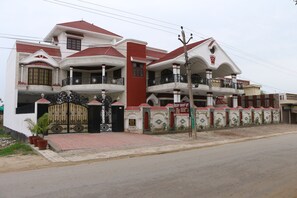 Exterior - Vehra Shagana Da / 4 king-size bedrooms/ Punjab (Jalandhar)