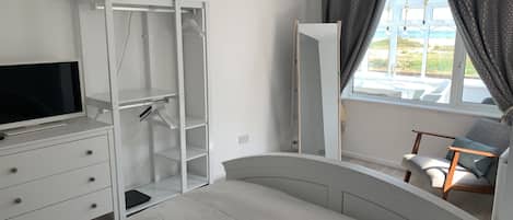 4 bedrooms, WiFi, bed sheets