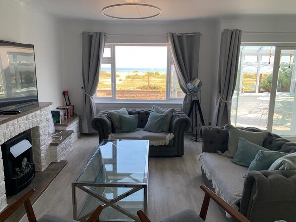 Living area - Sea Front Beach House, Sea View, Direct to Beach (West Wittering)