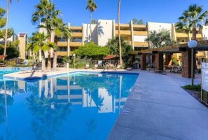 Piscine extérieure, piscine chauffée