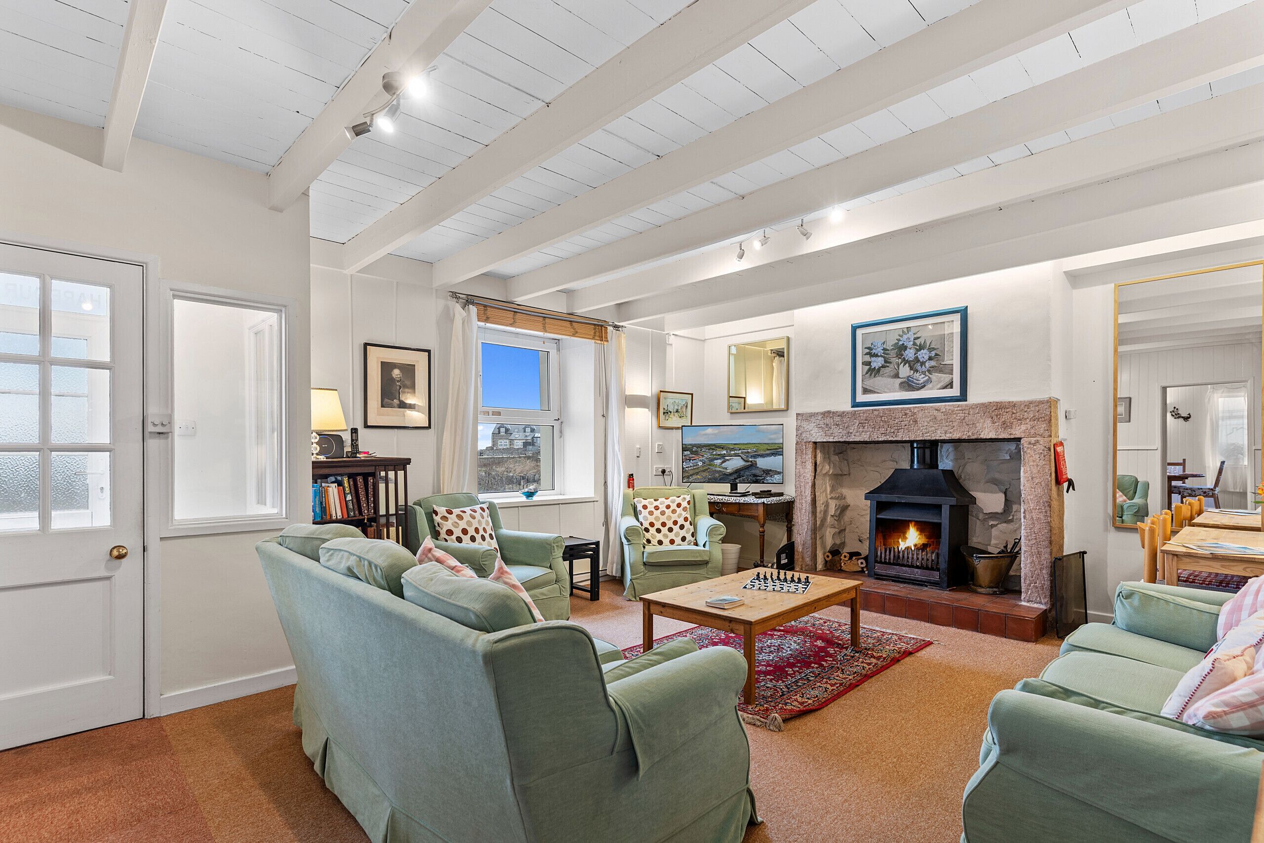 Télévision, cheminée