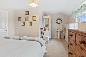 4 bedrooms, iron/ironing board, free WiFi, bed sheets - Harbour House (Craster)