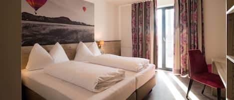 Dubbelrum | Skrivbord, arbetsyta för laptop, gratis wi-fi och sÀngklÀder