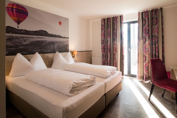 Doppelzimmer | Schreibtisch, laptopgeeigneter Arbeitsplatz, kostenloses WLAN