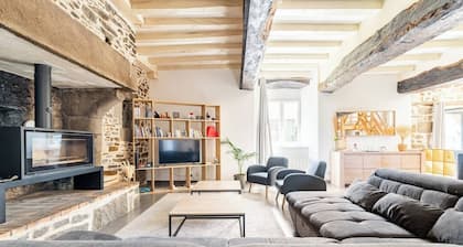 Stone manor house in equestrian center near saint malo/mont saint michel