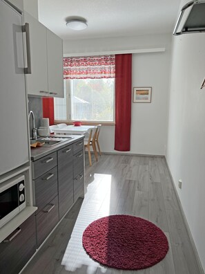 Basic Double Room | Bed sheets - Muurame-City Studios (Muurame)