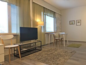 Basic Double Room | Bed sheets - Muurame-City Studios (Muurame)