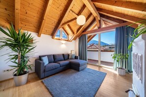 TV - Holiday Apartment "Luisa" with Mountain View, Private Terrace & Wi-Fi (Schlanders)