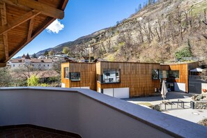 Property grounds - Holiday Apartment "Luisa" with Mountain View, Private Terrace & Wi-Fi (Schlanders)