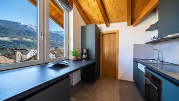 Réfrigérateur, plaque de cuisson, lave-vaisselle, cafetiÚre/bouilloire