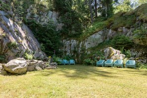 Property grounds - Chalet 'Chalet Les Moraines 8' with Mountain View, Shared Pool and Private Terrace (Le Tholy)