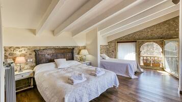 7 bedrooms, free WiFi, bed sheets