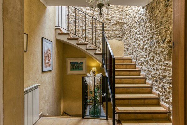 Interior - Holiday Home 'Ca La Maria' with Mountain Views, Private Terrace and Wi-Fi (Catalunya)