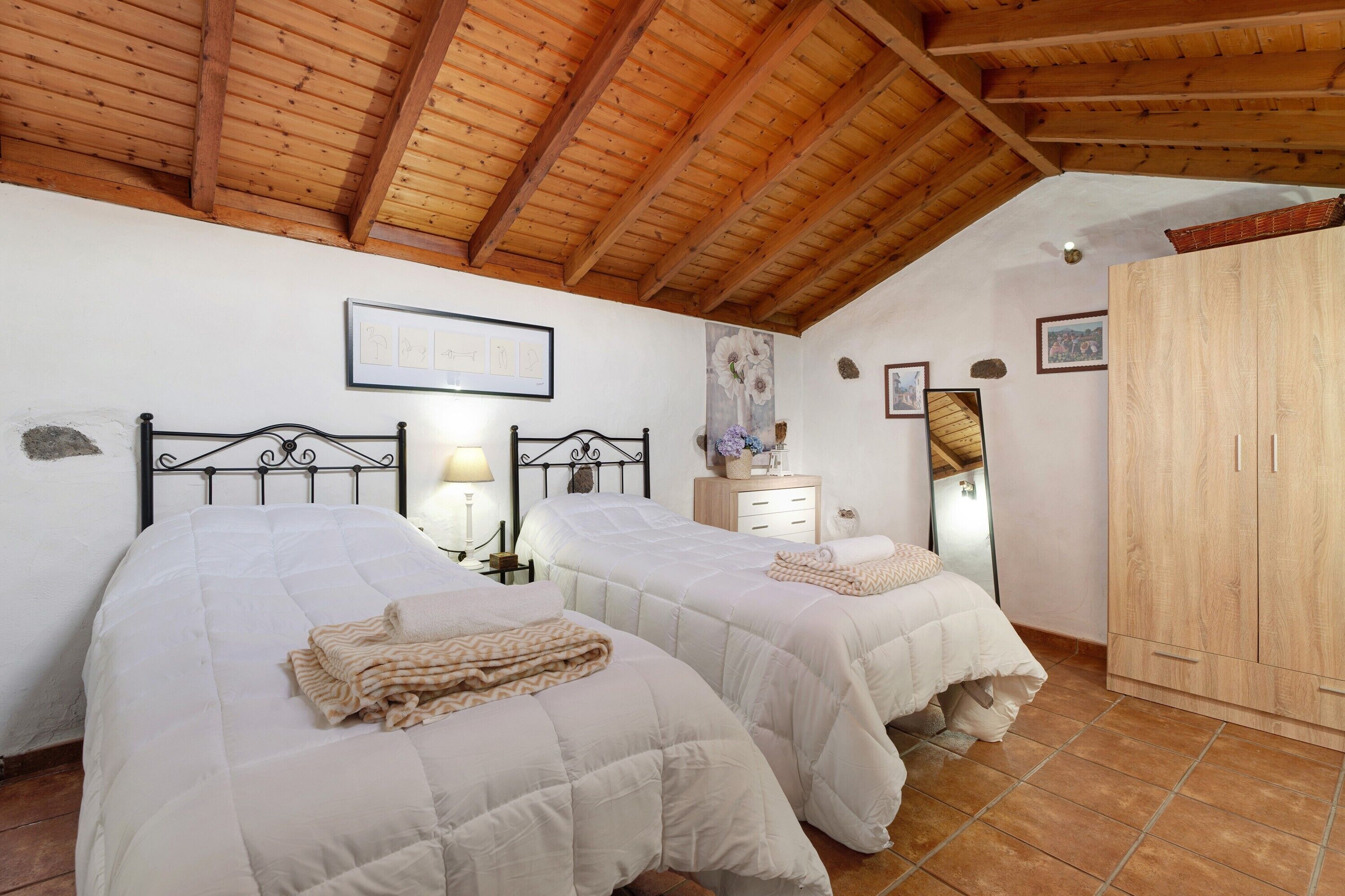 2 bedrooms, iron/ironing board, free WiFi, bed sheets