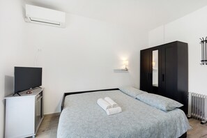 1 bedroom, iron/ironing board, free WiFi, bed sheets - Holiday Home 'Il Gattino Di Porto Appartamento 1' with Shared Pool, Wi-Fi and Air Conditioning (Imperia)