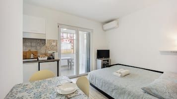 1 bedroom, iron/ironing board, free WiFi, bed sheets