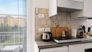 Fridge, microwave, stovetop, coffee/tea maker