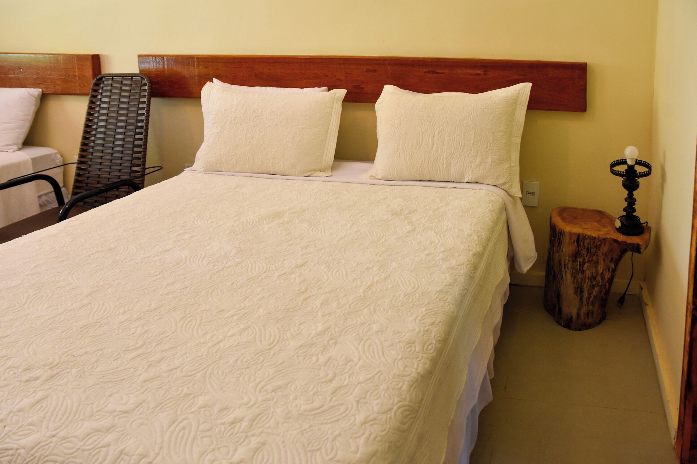 Quarto triplo conforto | Wi-Fi de cortesia, roupa de cama