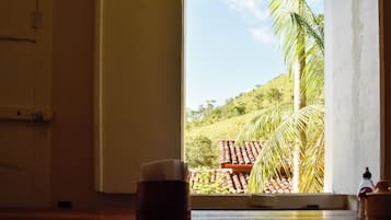 Free daily cooked-to-order breakfast