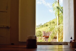 Free daily cooked-to-order breakfast