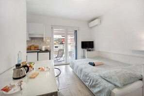 1 bedroom, iron/ironing board, free WiFi, bed sheets