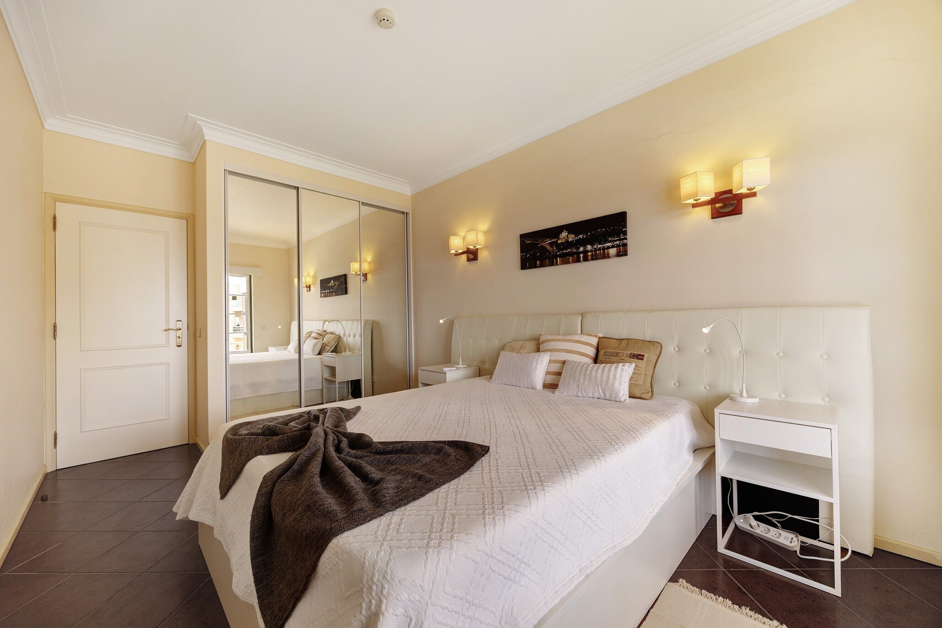 1 chambre, fer et planche à repasser, Wi-Fi gratuit, draps fournis