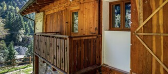 Appartamento 'Maso Rapunzel' con vista sulle montagne, giardino privato e Wi-Fi