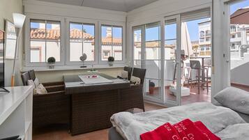 1 slaapkamer, een strijkplank/strijkijzer, gratis wifi, beddengoed