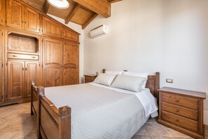 3 bedrooms, bed sheets