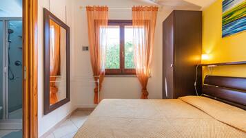 2 chambres, fer et planche Ă repasser, draps fournis