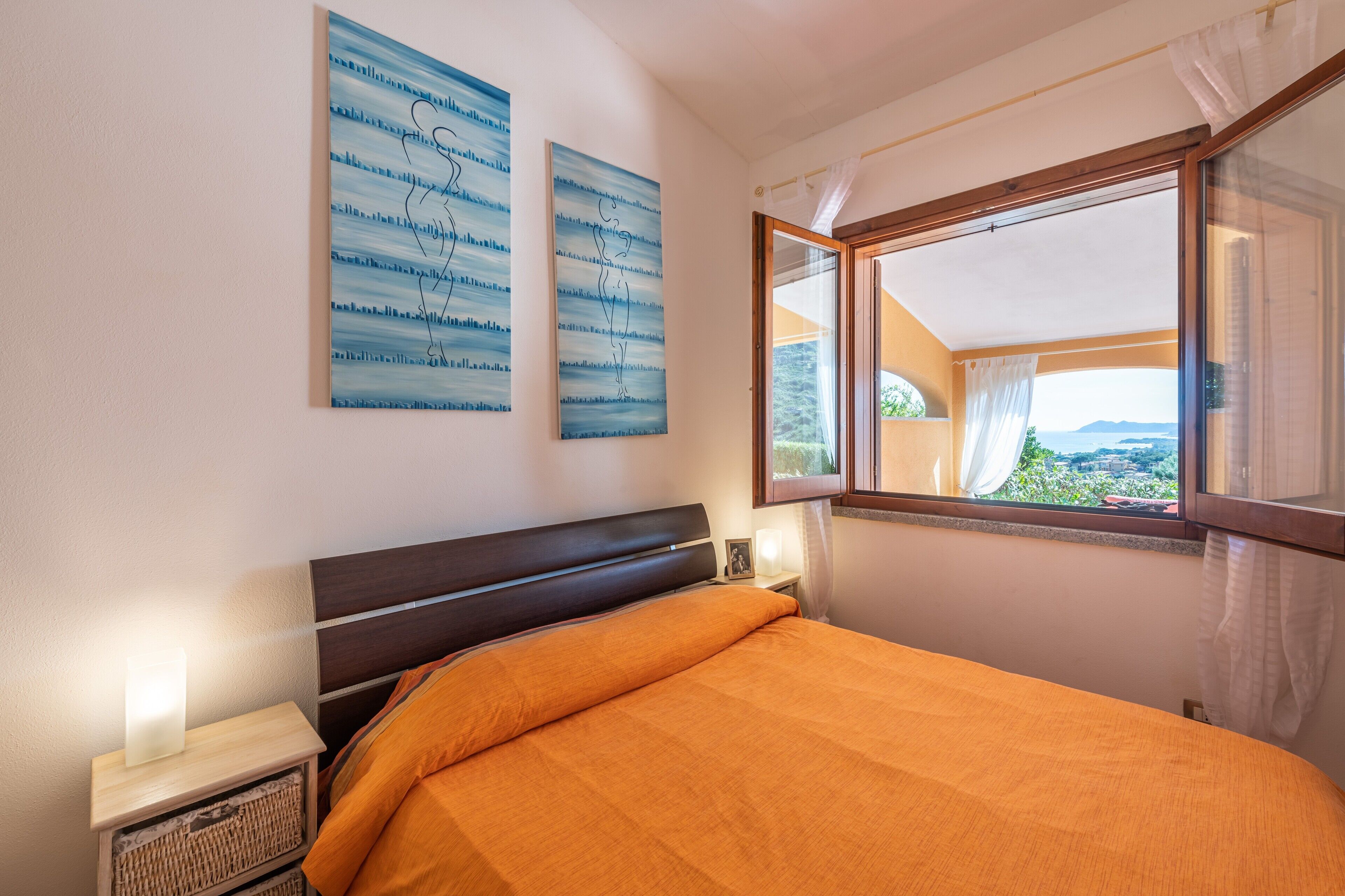 2 bedrooms, iron/ironing board, bed sheets