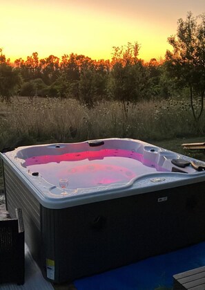 Bain à remous extérieur