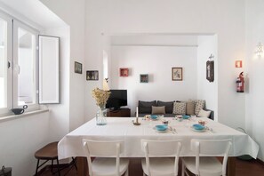 Dining - Holiday Home 'Limoeiro' with Private Terrace and Wi-Fi (Albufeira)