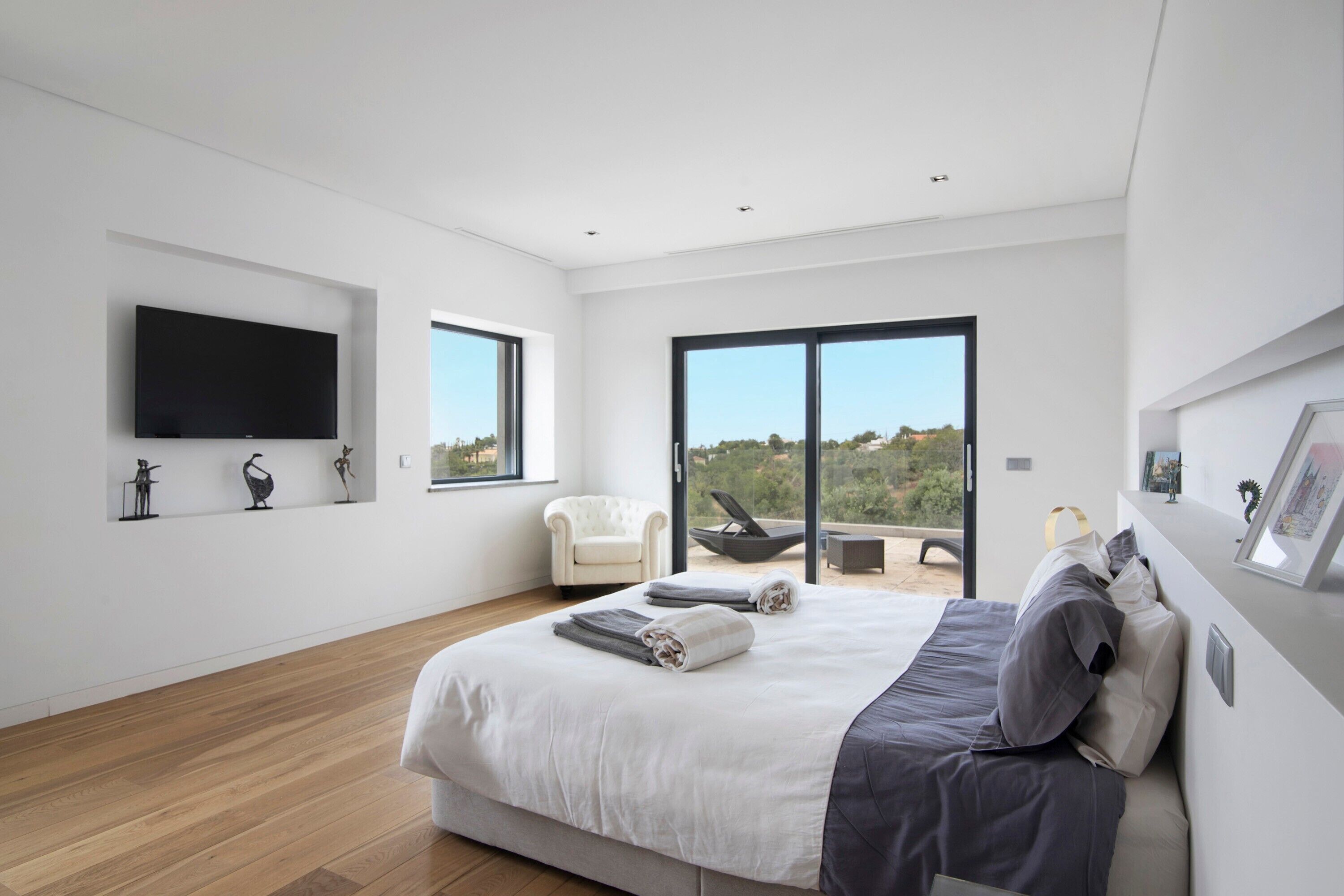 4 makuuhuonetta, ilmainen Wi-Fi, vuodevaatteet