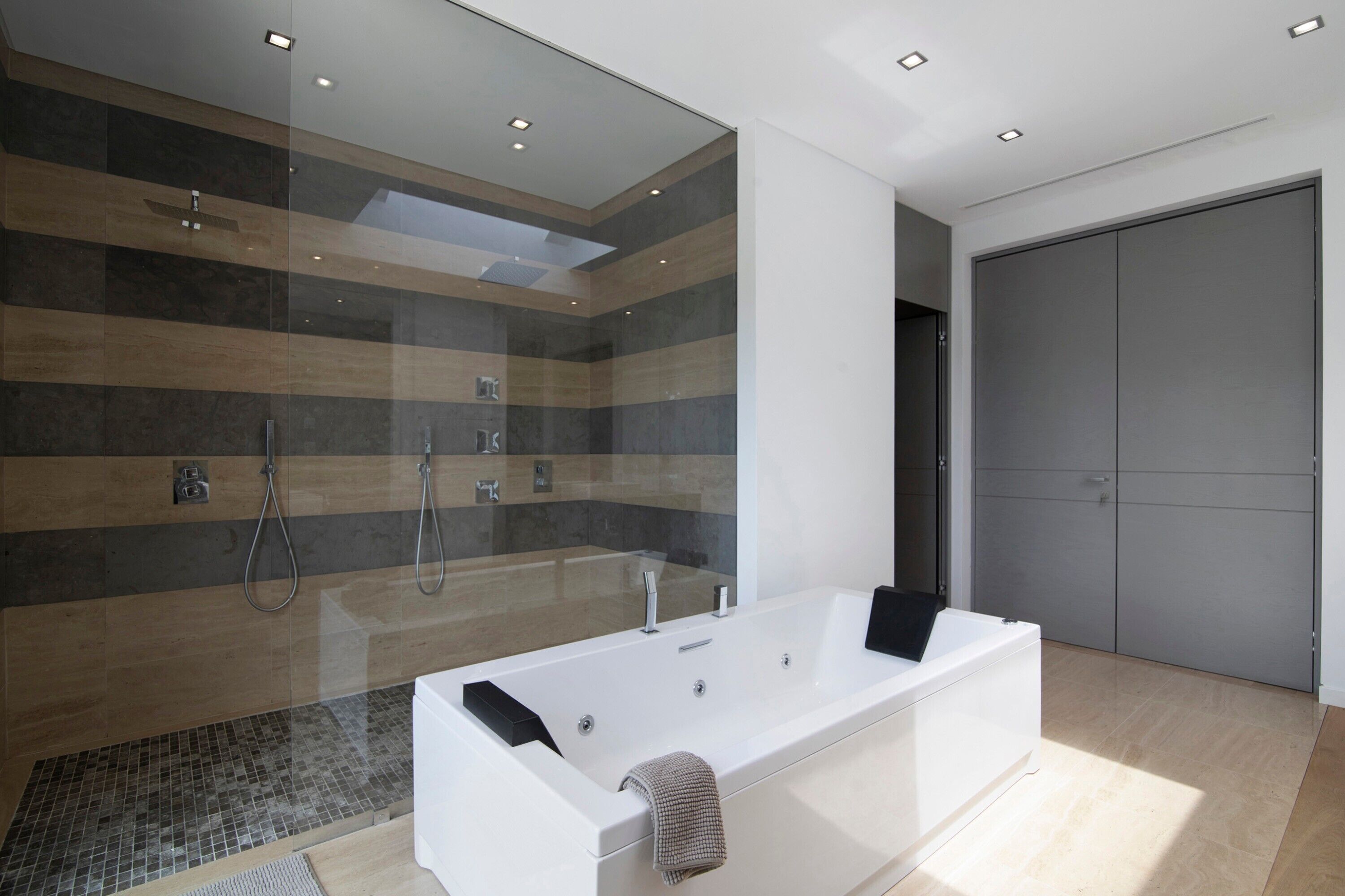 Bathtub, hair dryer, towels