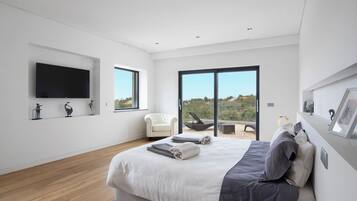 4 bedrooms, free WiFi, bed sheets