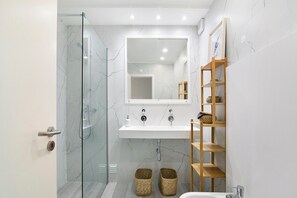 Shower, towels