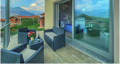 Selbständiges Ferienhaus mit privaten Pool und Seeblick, am Comer See in Colico.