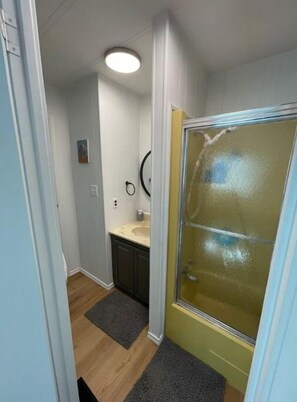 Dusche, Handtücher, Seife, Shampoo