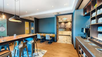 Daily buffet breakfast (EUR 17.9 per person)