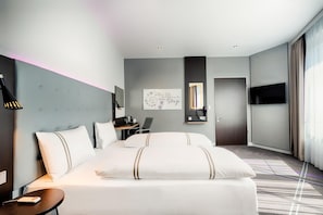 Twin Room, Roll-in Shower | Soundproofing, iron/ironing board, free WiFi, bed sheets - Premier Inn Dresden City Prager Straße (Dresden)