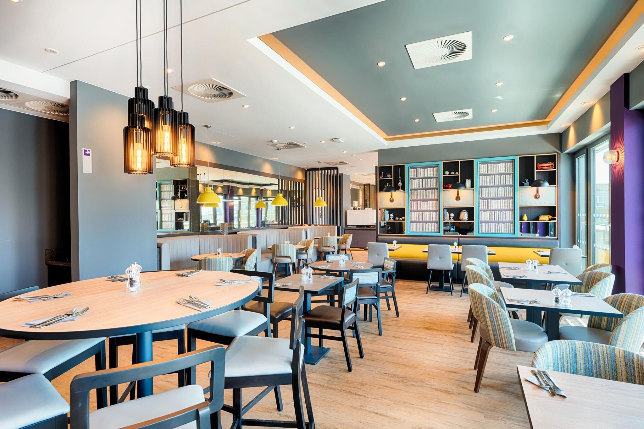 Daily buffet breakfast (EUR 17.9 per person)