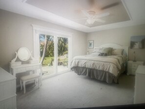 2 bedrooms, desk, iron/ironing board, WiFi