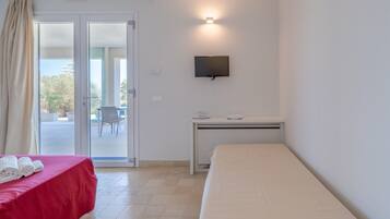 4 slaapkamers, een bureau, een strijkplank/strijkijzer, gratis wifi